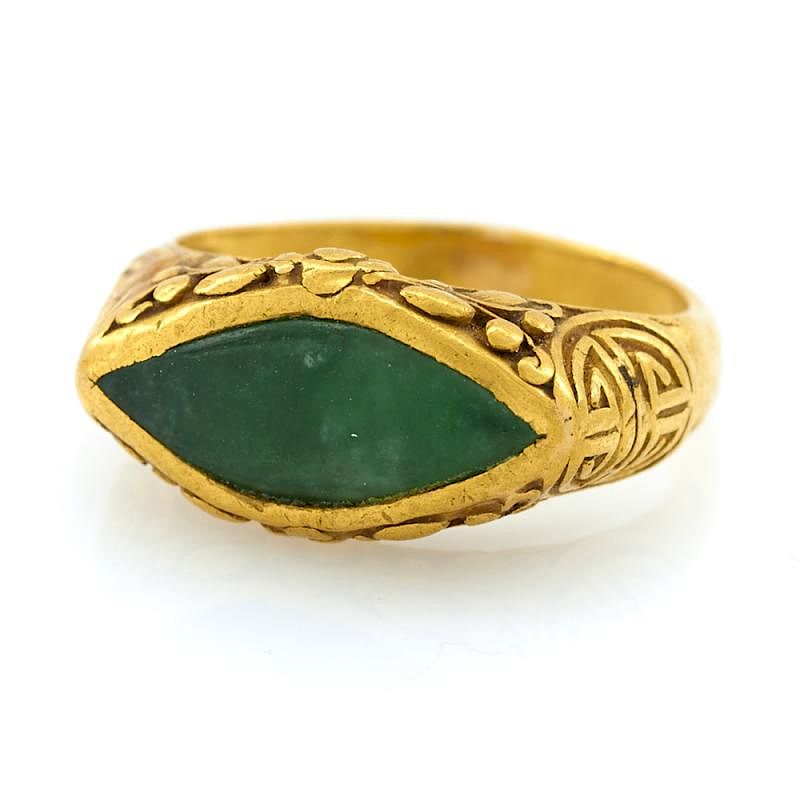 Appraisal: k Yellow gold and jade ring k Yellow gold and