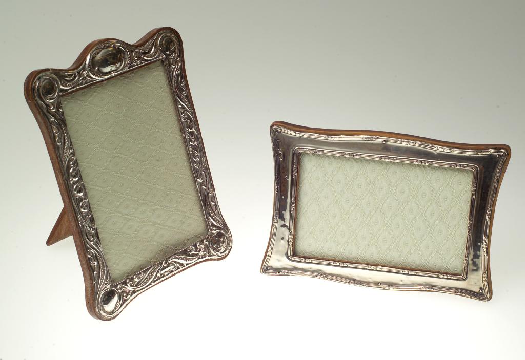 Appraisal: EDWARDIAN SILVER PHOTOGRAPH FRAME BIRMINGHAM of shaped rectangular form with