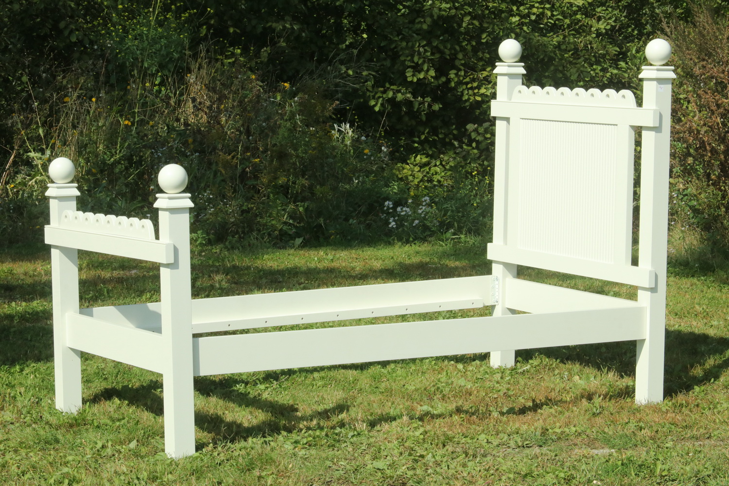 Appraisal: TWIN BED BY MAINE COTTAGE FURNITURE Contemporary Maine Cottage White