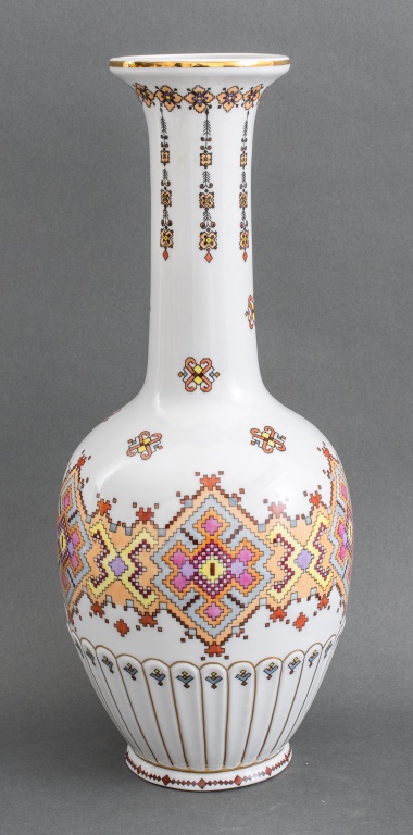 Appraisal: ROMANIAN PORCELAIN CLUJ NAPOCA VASE S Romanian porcelain vase by