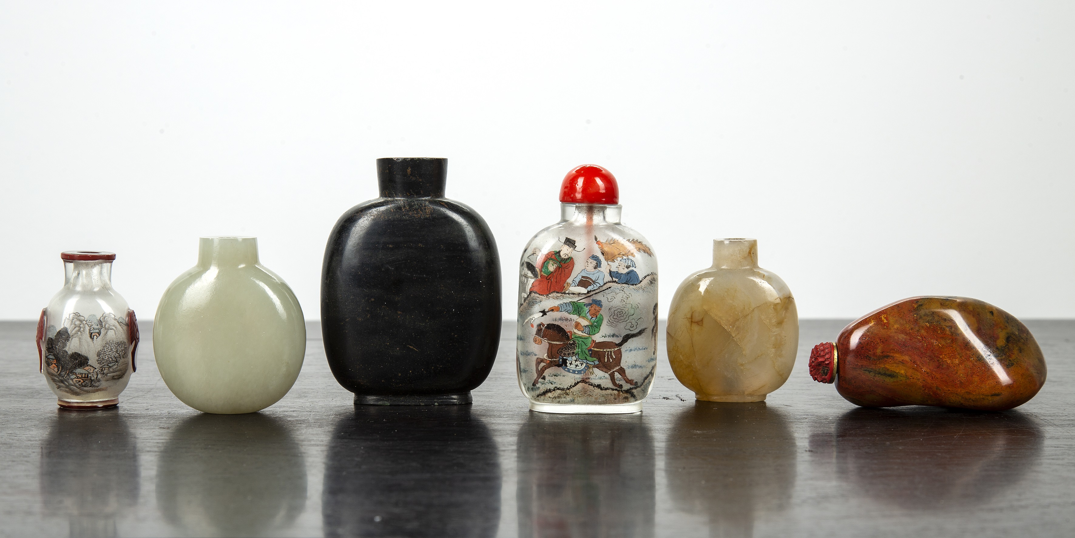 Appraisal: Group of snuff bottles Chinese th early th Century to