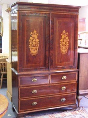 Appraisal: An early th Century mahogany linen press with moulded cornice