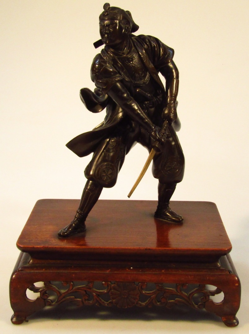 Appraisal: A Japanese Meiji period bronze figure of a samurai warrior