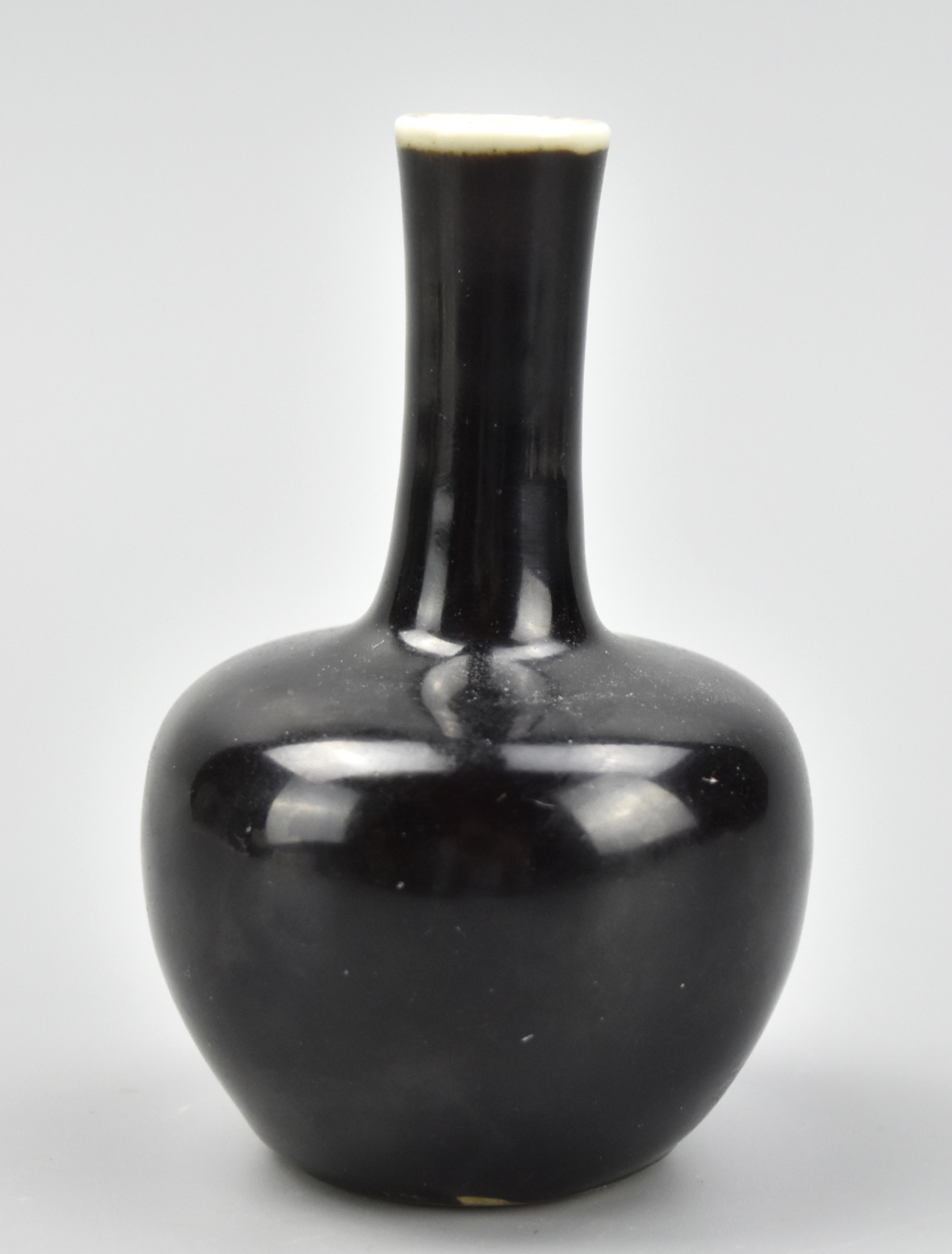 Appraisal: CHINESE SMALL BLACK GLAZED VASE TH C A small Chinese