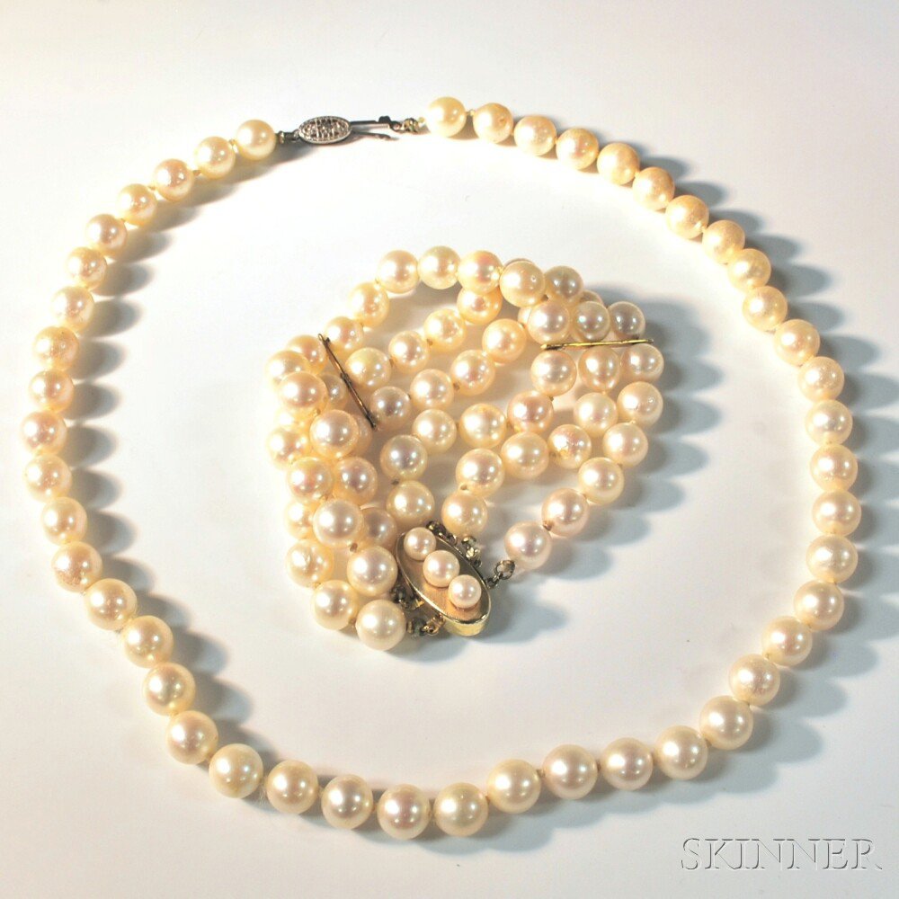 Appraisal: Two Pieces of Cultured Pearl Jewelry a triple-strand bracelet with