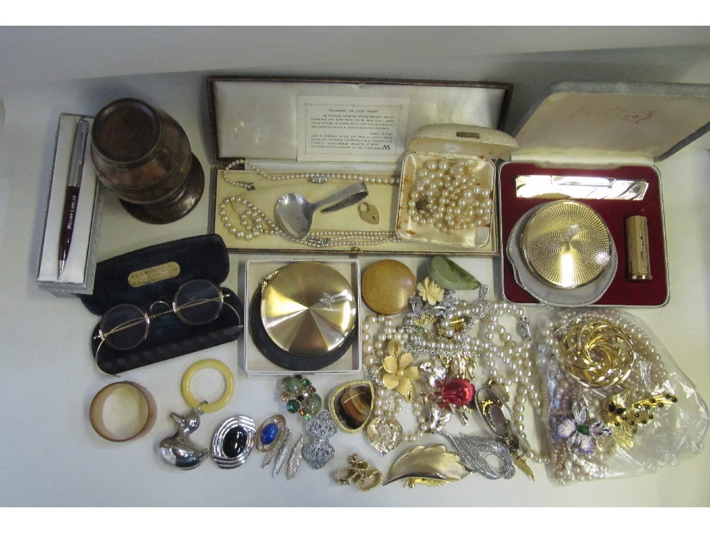 Appraisal: Box of costume jewellery compacts etc