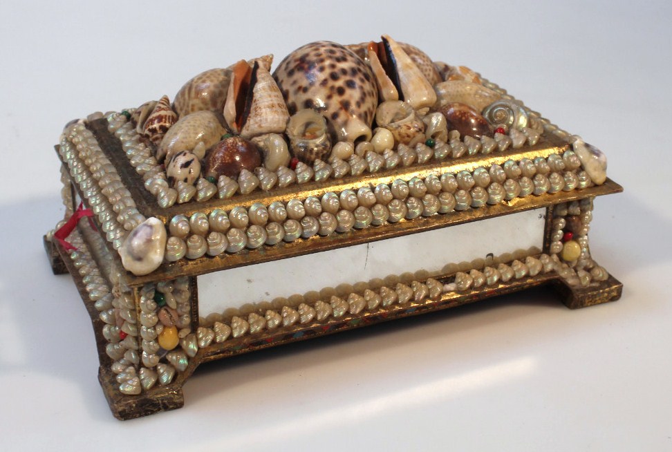 Appraisal: An early thC shellwork casket profusely decorated with an arrangement