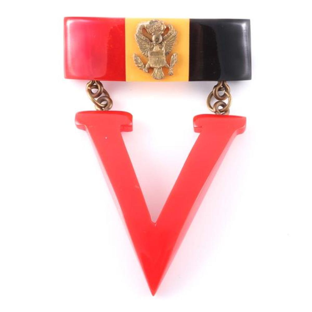 Appraisal: LARGE PATRIOTIC WWII ERA VICTORY LAMINATED BAKELITE BROOCH WITH RED