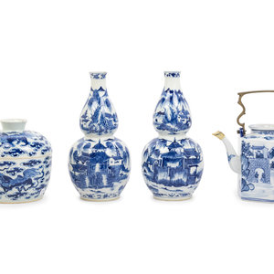 Appraisal: A Group of Chinese Export Blue and White Porcelain Articles