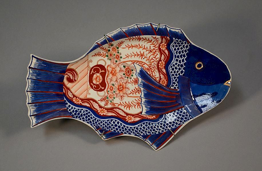 Appraisal: Imari Fish Form Platter Imari fish form platter wide th