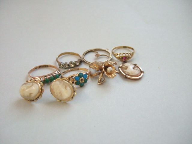 Appraisal: A Victorian gold and turquoise set cluster ring a ct