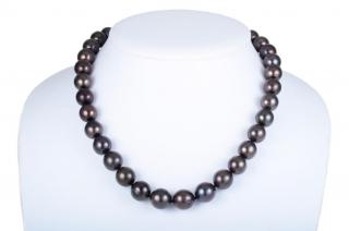 Appraisal: A Tahitian Black Cultured Pearl Necklace Single strand of black