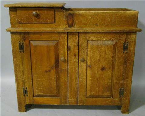 Appraisal: AMERICAN PINE DRY SINK The inset sink flanked by a