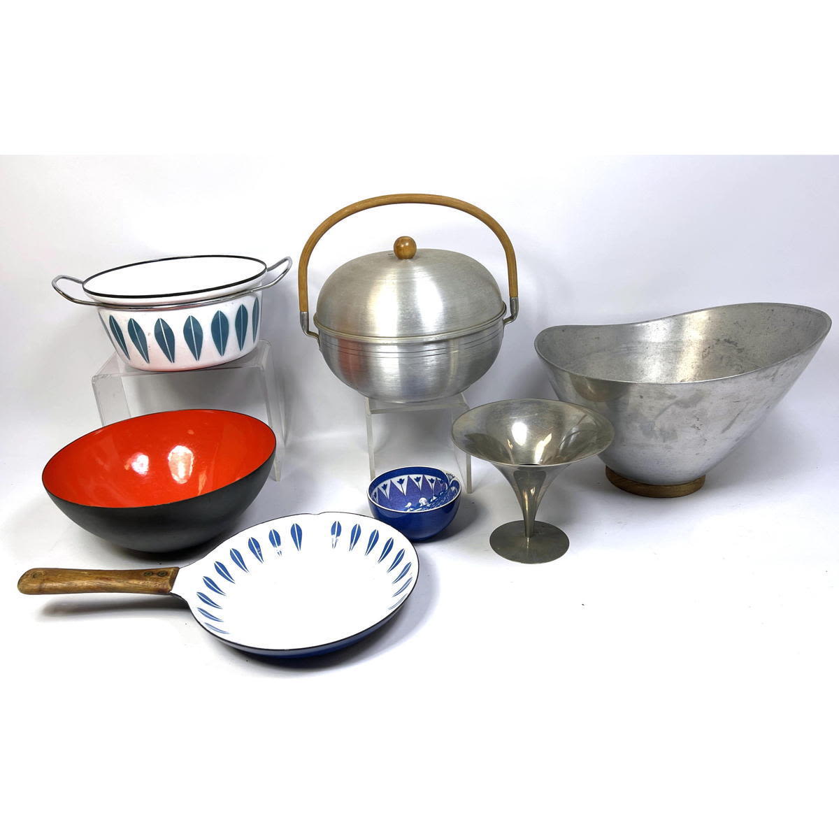 Appraisal: Mid Century Modern Cookware and serving dishes Russell Wright Krenit