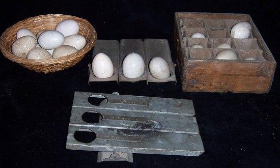 Appraisal: A quantity of china eggs and two egg graders