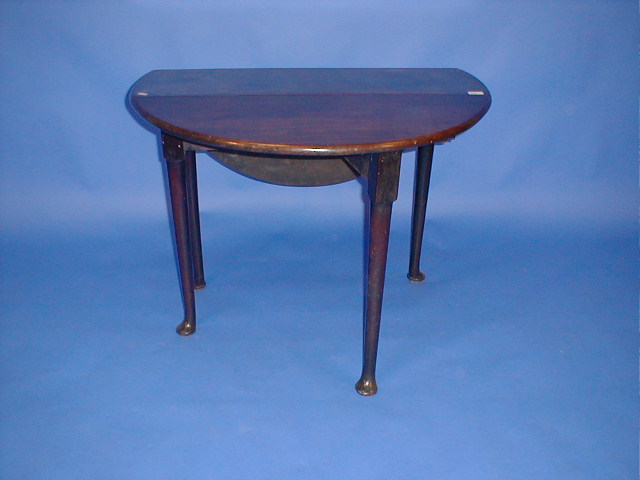 Appraisal: A Georgian mahogany padfoot gateleg table