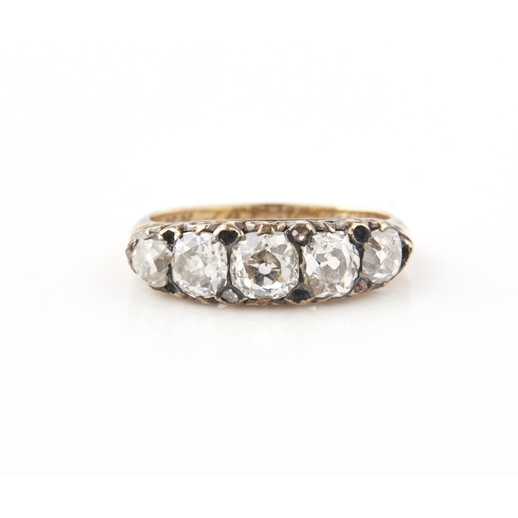 Appraisal: A five stone diamond ring claw set with five graduated