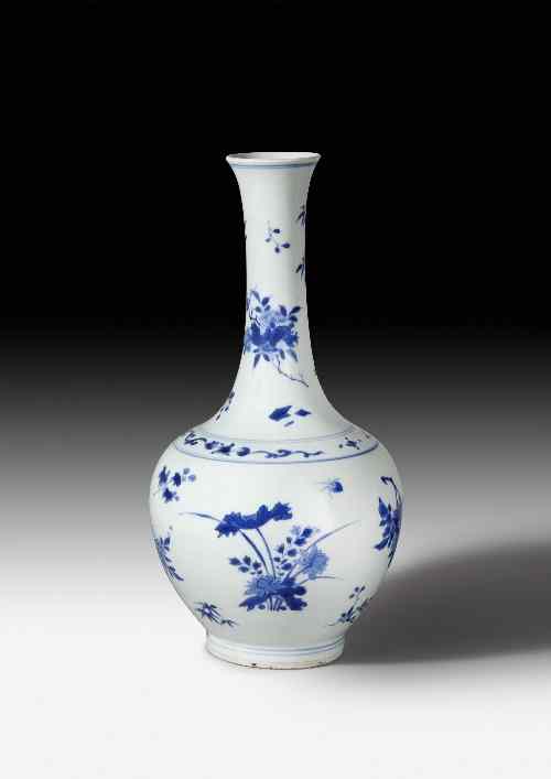 Appraisal: A Chinese blue and white porcelain bottle shaped vase painted