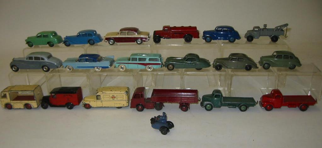 Appraisal: Nineteen older Dinky car and commercial models P-G