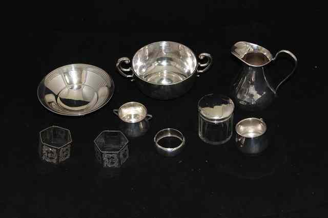 Appraisal: A QUANTITY OF SILVER ITEMS to include a small circular