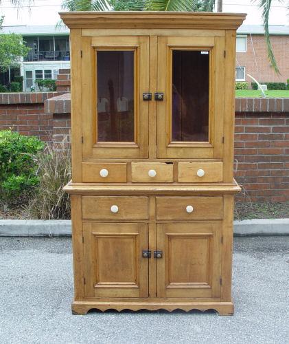 Appraisal: th C PINE CUPBOARD part cabinet with upper section having