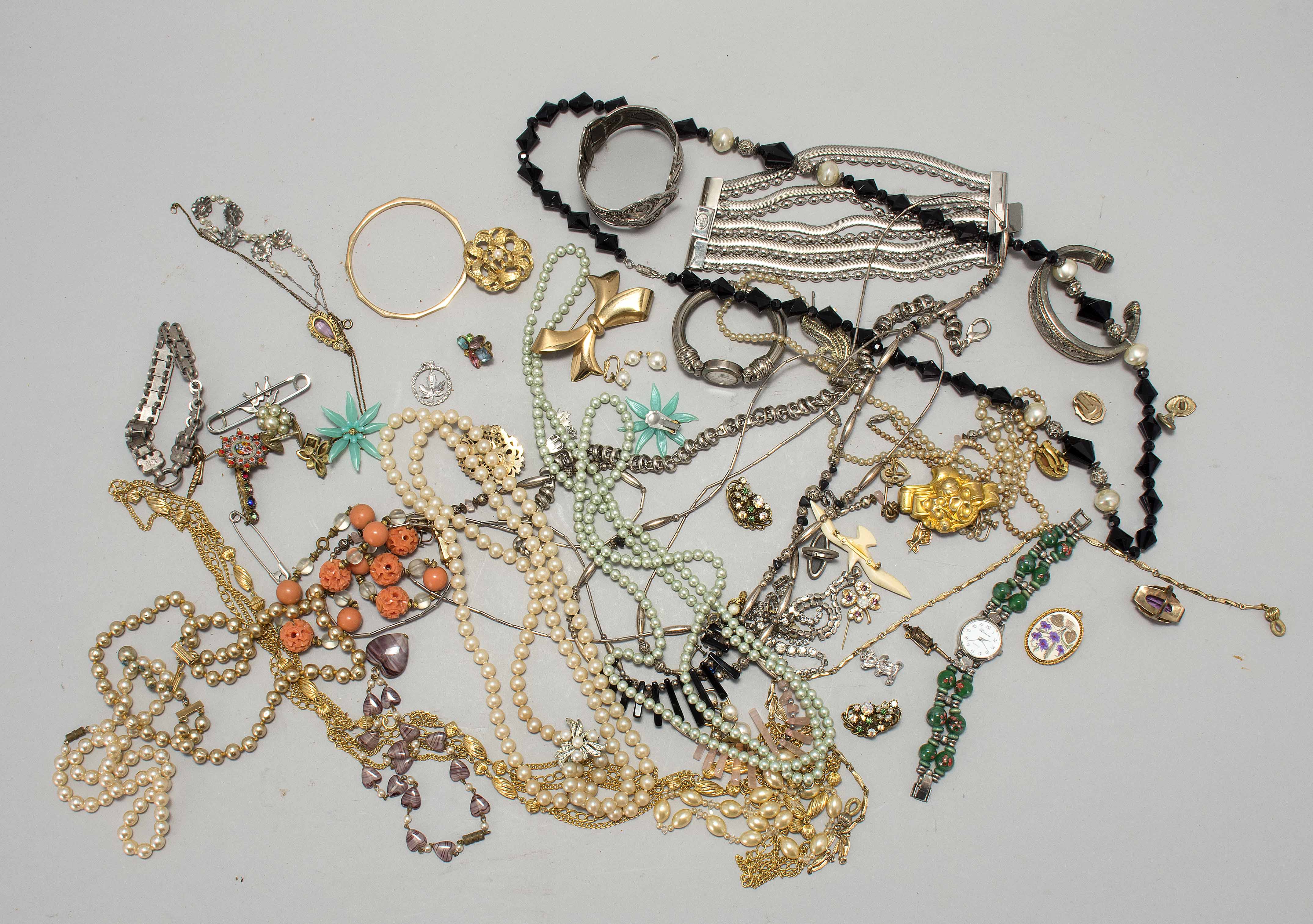 Appraisal: LARGE ASSORTMENT OF COSTUME JEWELRY Eight faux pearl necklaces Five