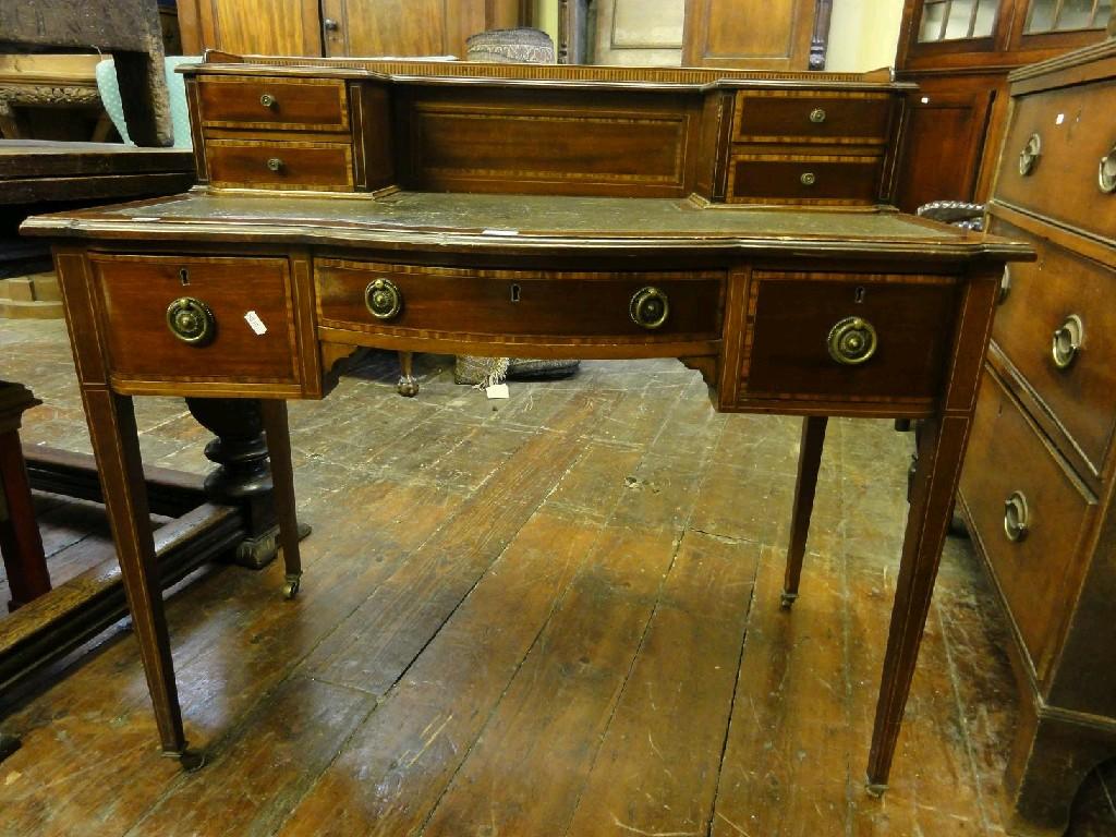 Appraisal: A good quality Edwardian mahogany writing table the raised back