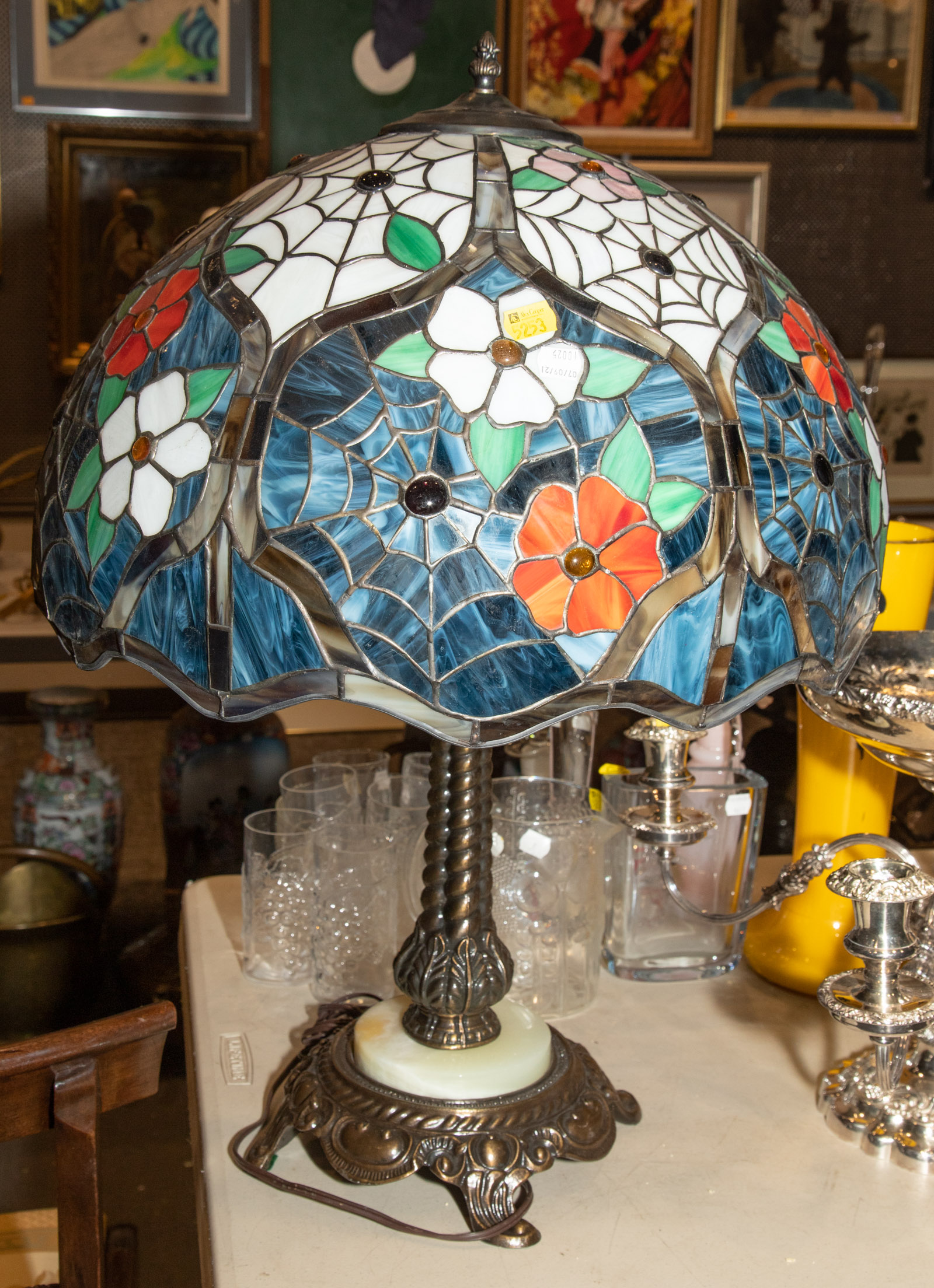 Appraisal: ART NOUVEAU STYLE TABLE LAMP Modern with leaded glass shade