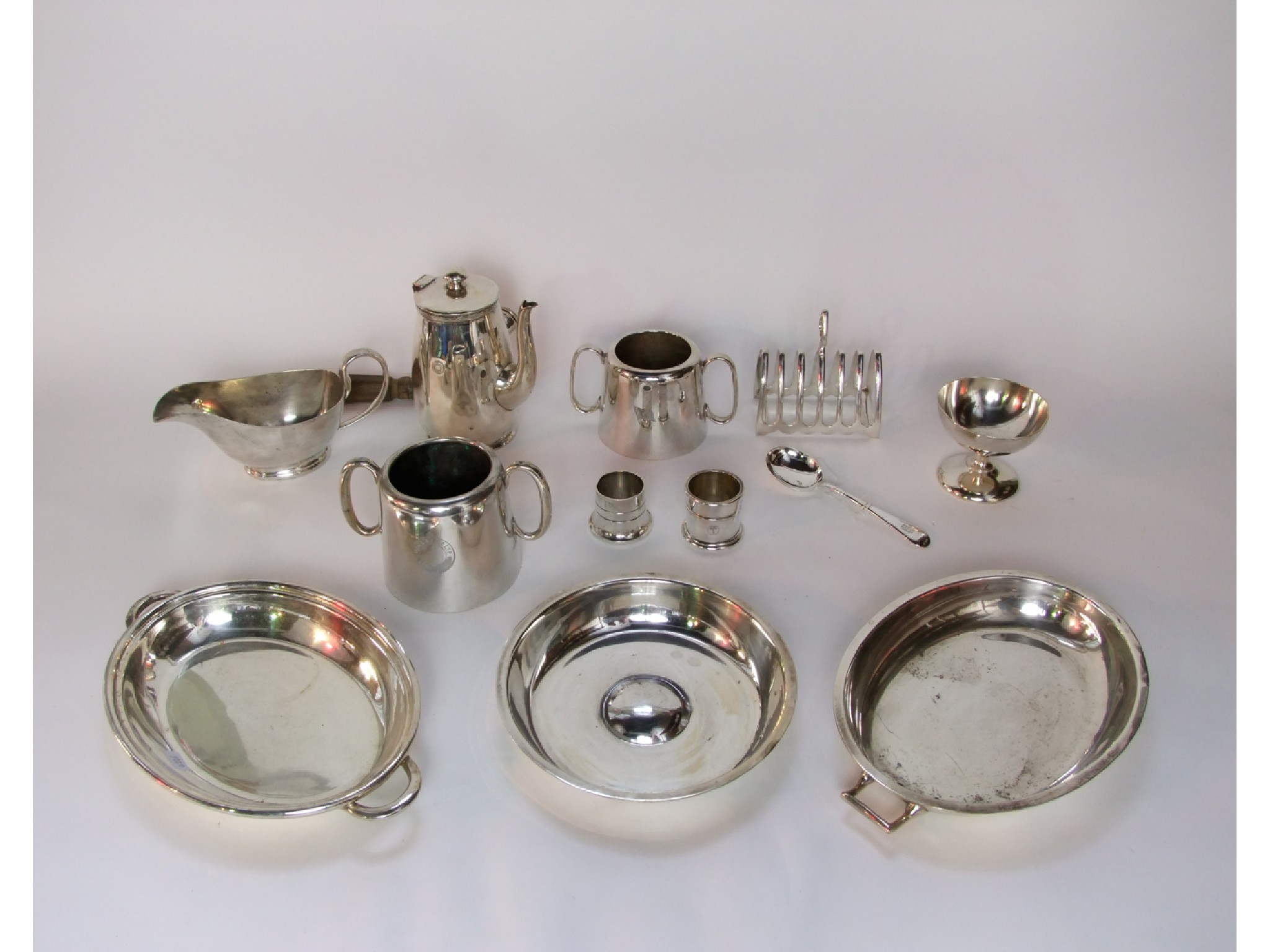 Appraisal: A selection of silver plated wares to include a chocolate