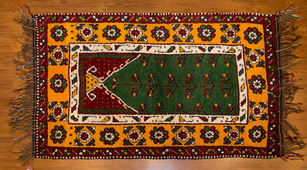 Appraisal: Turkish Yahyali Rug x hand knotted wool foundation Condition Appears