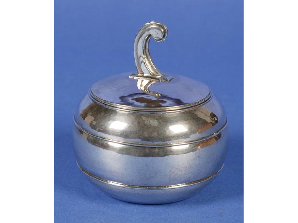 Appraisal: H G MURPHY A POT AND COVER the bellied pot