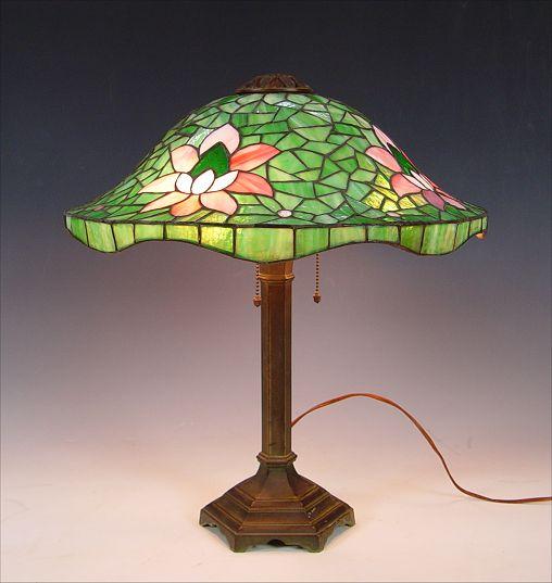 Appraisal: SUESS ORNAMENTAL GLASS CO TABLE LAMP Floral design domed shade