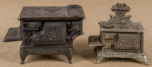 Appraisal: Two cast iron toy stoves to include a Kenton Bra