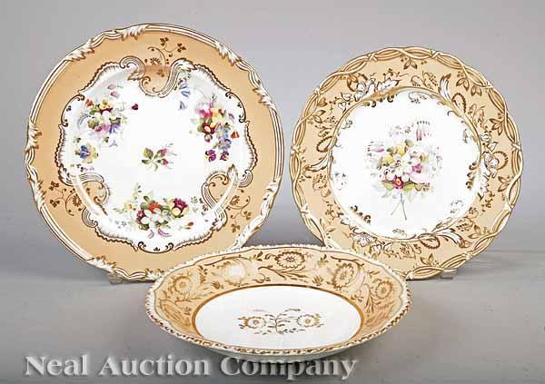 Appraisal: An Antique English Porcelain Circular Cake Dish c peach and