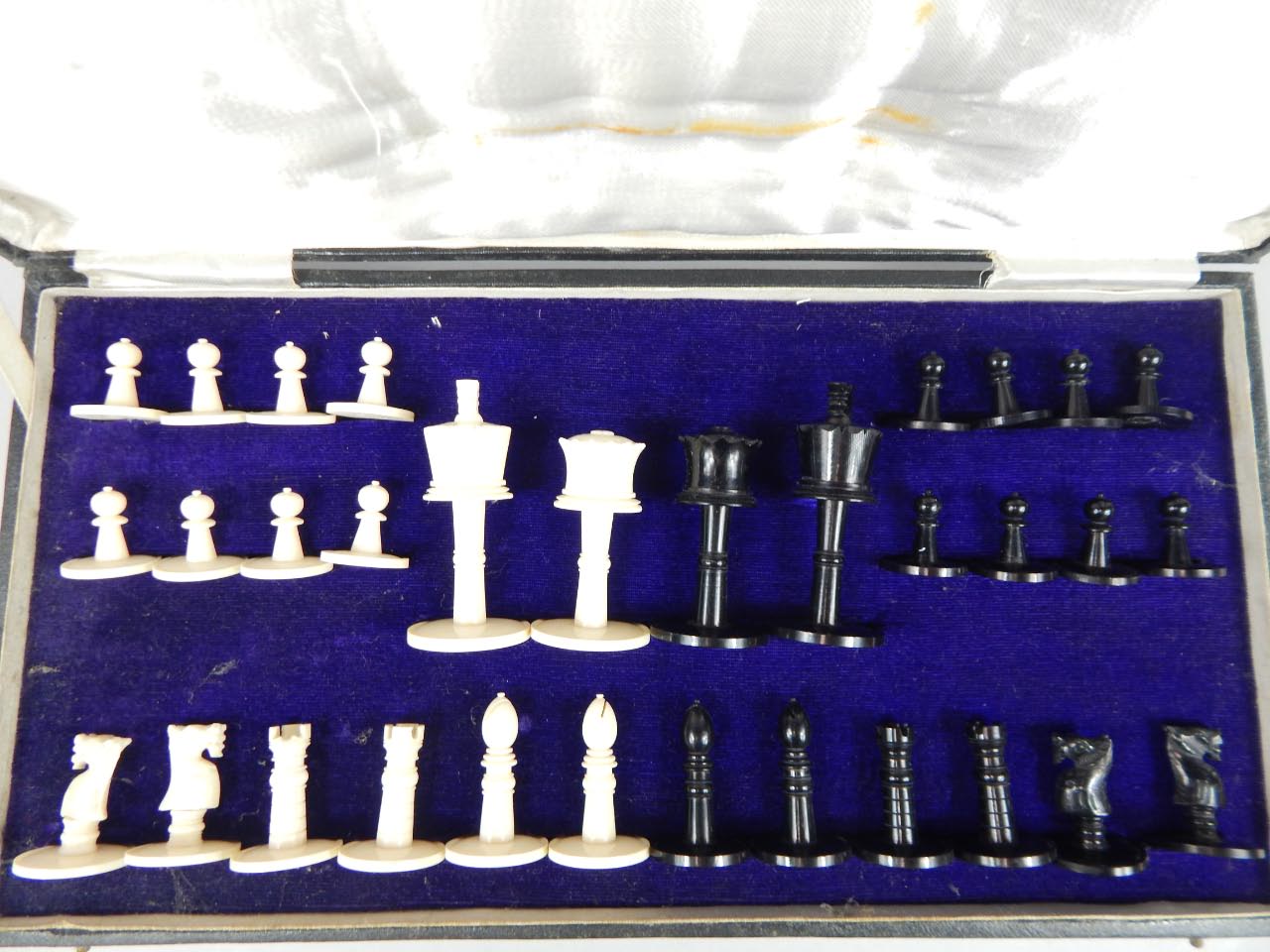 Appraisal: A modern ivory finish chess set the shaped white King