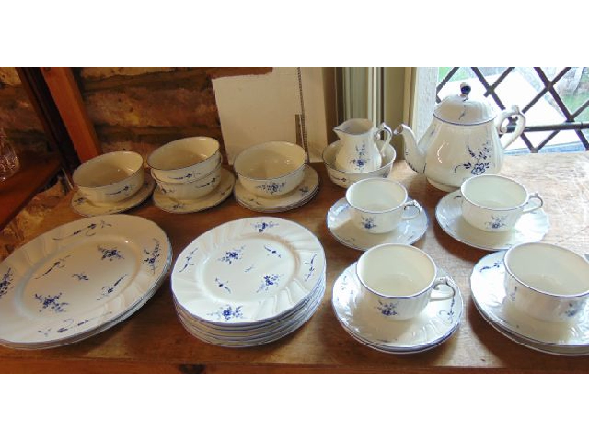 Appraisal: A collection of Villeroy Boch dinner and tea wares with