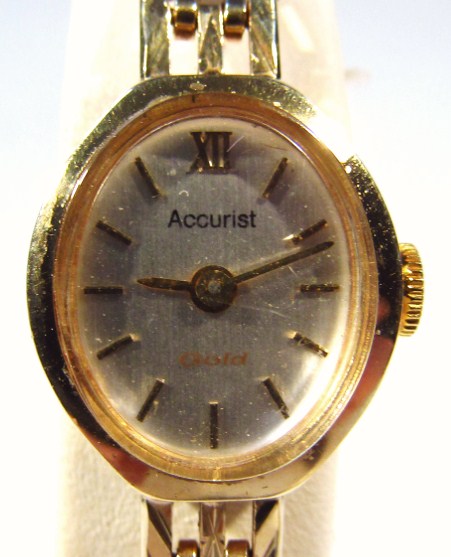 Appraisal: A ladies Accurist cocktail watch the cm wide oval dial