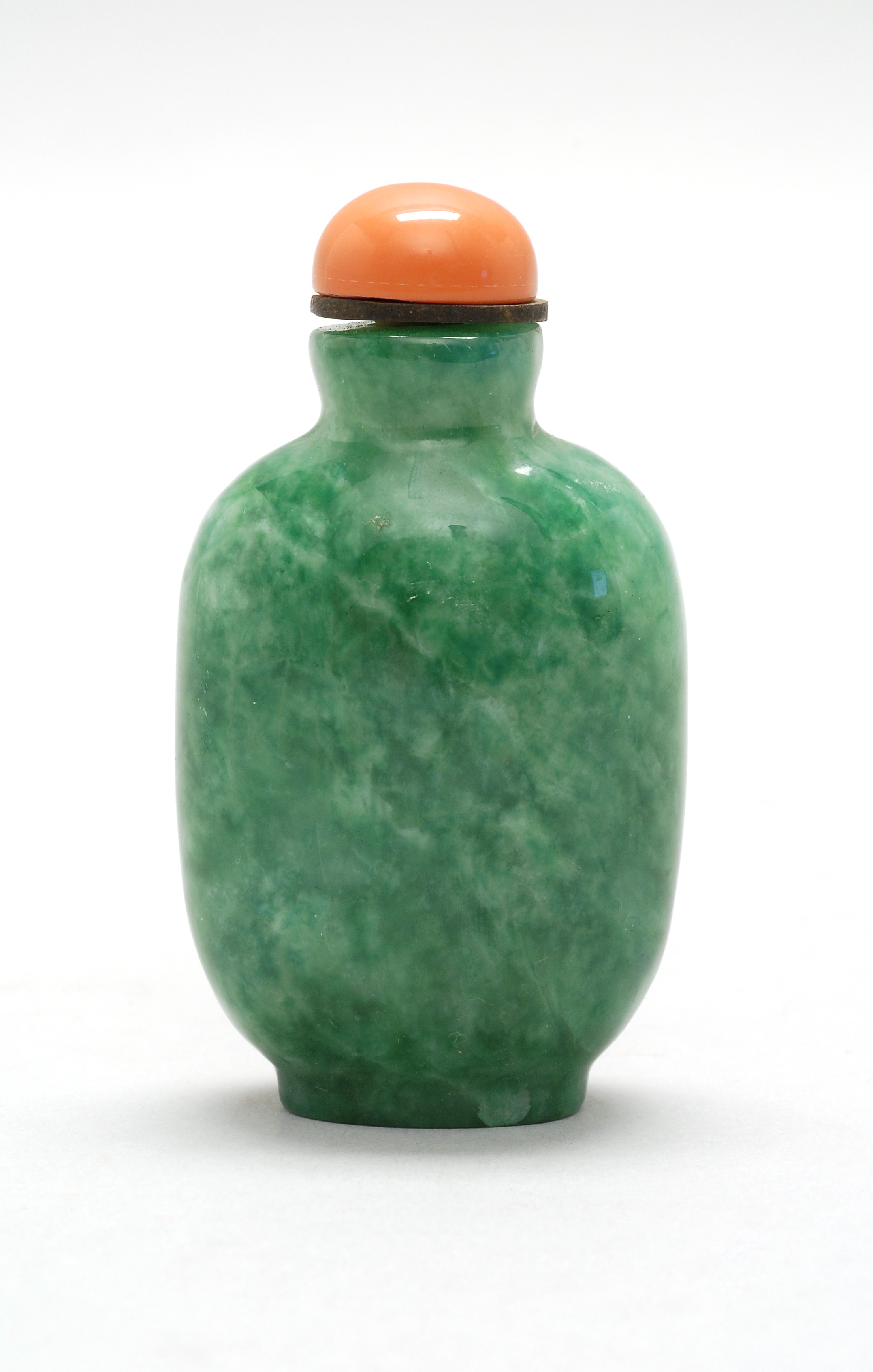 Appraisal: GLASS SNUFF BOTTLE Circa In spade shape imitating jadeite Height