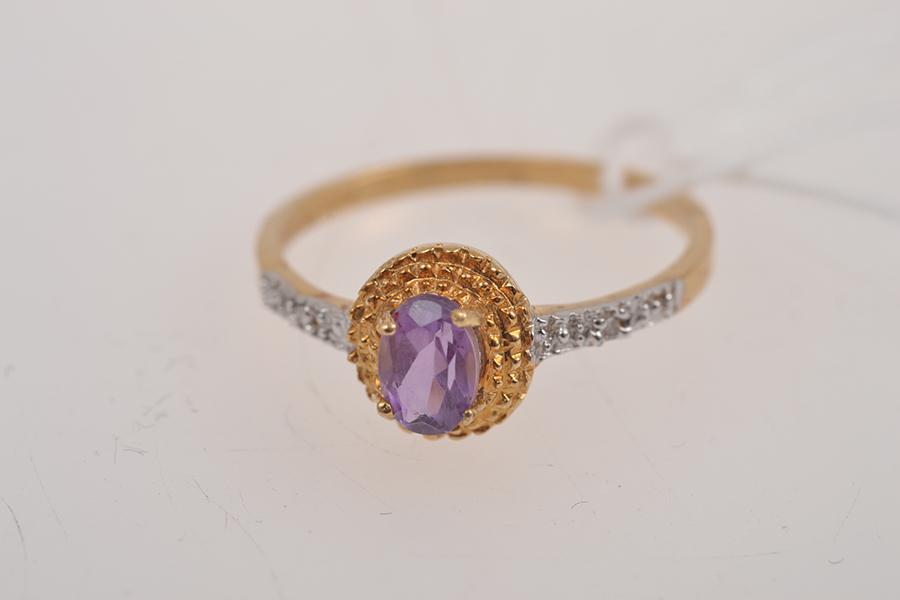 Appraisal: AN AMETHYST AND DIAMOND RING IN CT GOLD AN AMETHYST