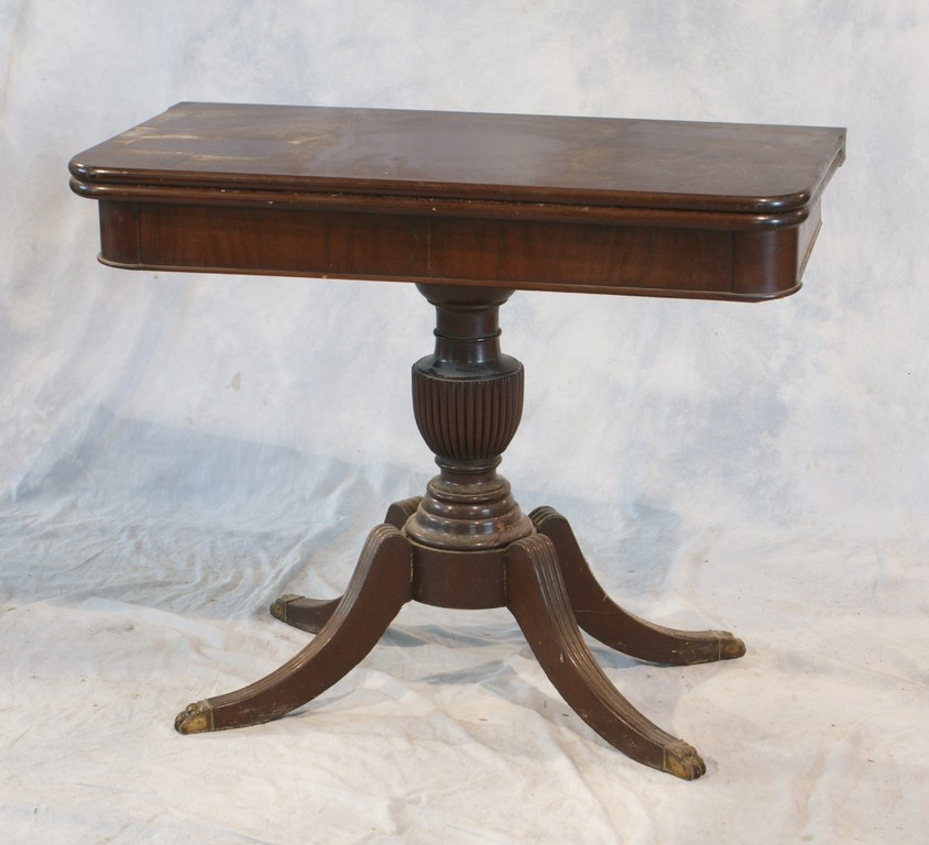 Appraisal: Mahogany American Federal gaming table with rectangular top urn shaped