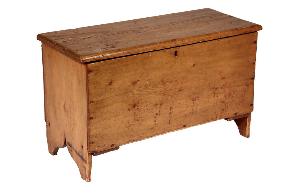 Appraisal: CHILD'S BLANKET BOX - th c Diminutive Maine Pumpkin Pine