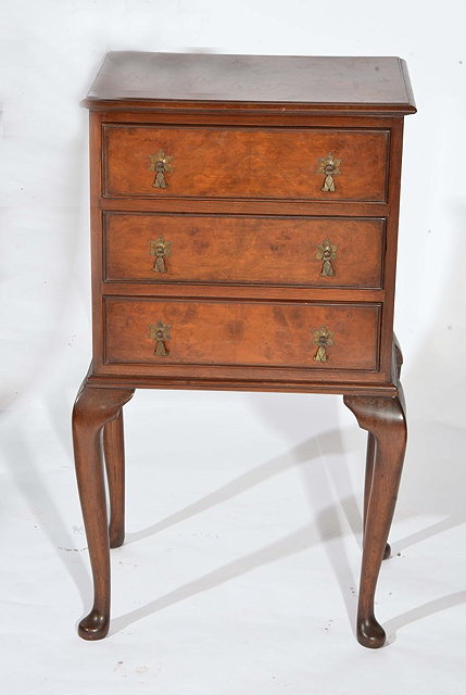 Appraisal: A SMALL WALNUT CHEST OF THREE DRAWERS on cabriole supports