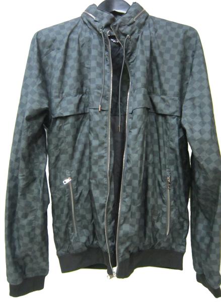 Appraisal: A LOUIS VUITTON MENS ZIP CASUAL JACKET IN DAMIER DESIGN