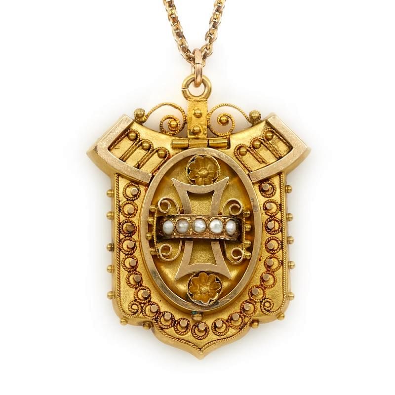 Appraisal: k Yellow gold Victorian locket on chain k Yellow gold