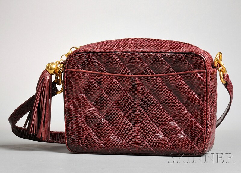 Appraisal: Quilted Lizard Handbag Chanel with gold-tone hardware shoulder strap leather