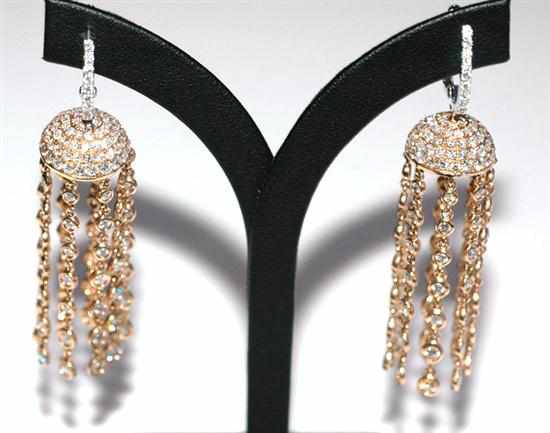 Appraisal: A PAIR OF DIAMOND CHANDELIER DROP EARRINGS IN CT WHITE