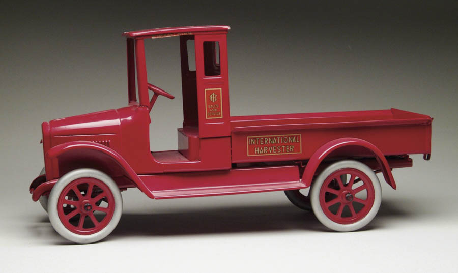 Appraisal: BUDDY L INTERNATIONAL HARVESTER RED BABY EXPRESS TRUCK Low open