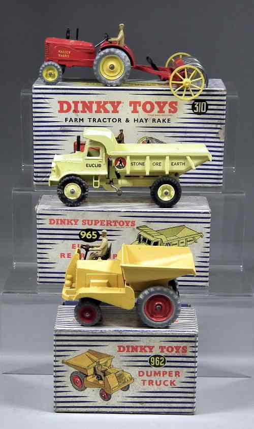 Appraisal: Two Dinky Toys diecast model commercial vehicles - ''Farm Tractor