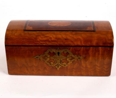 Appraisal: An Edwardian satin walnut jewellery box inlaid an oval batswing