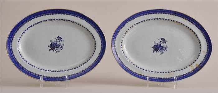 Appraisal: PAIR OF CHINESE EXPORT PORCELAIN SMALL OVAL PLATTERS Each centered